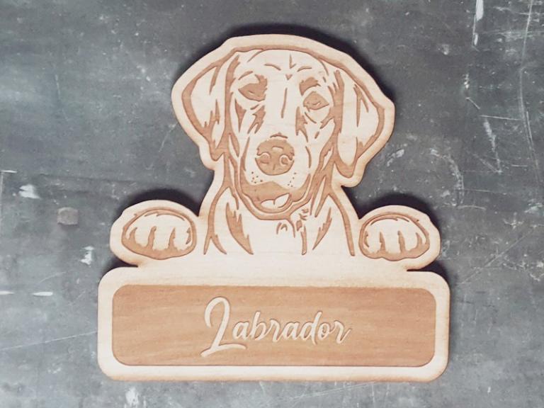 Houten Labrador met naam