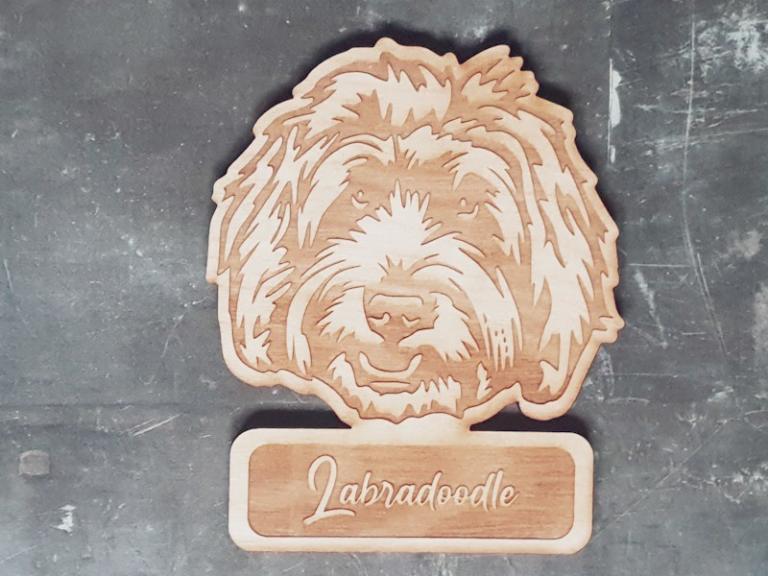 Houten Labradoodle met naam