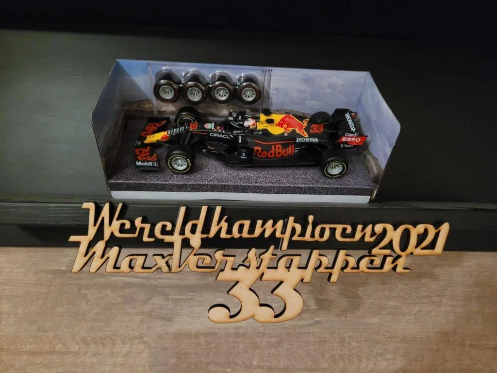 Cadeaupakket Max Verstappen. Lekker smullen bij de Formule 1