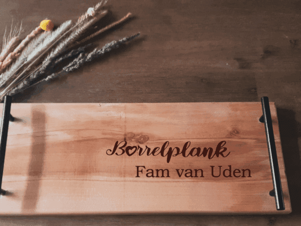 Tapasplank met stalen handvaten