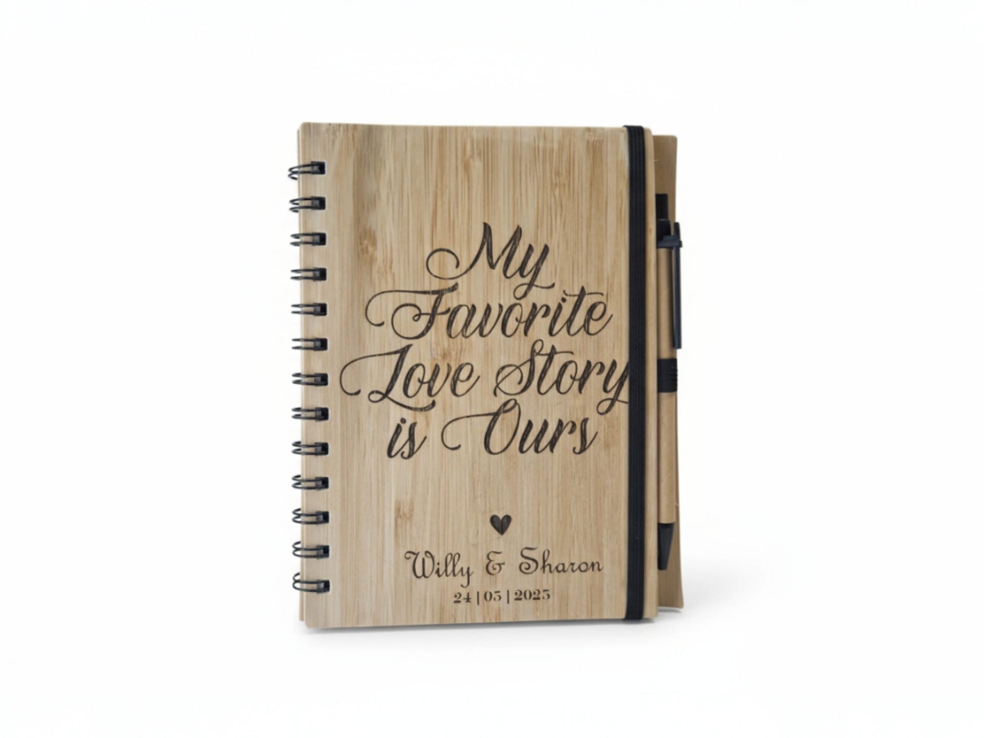 Voorbeeld _ Notitieboek Liefde Bamboe Met Pen-Photoroom