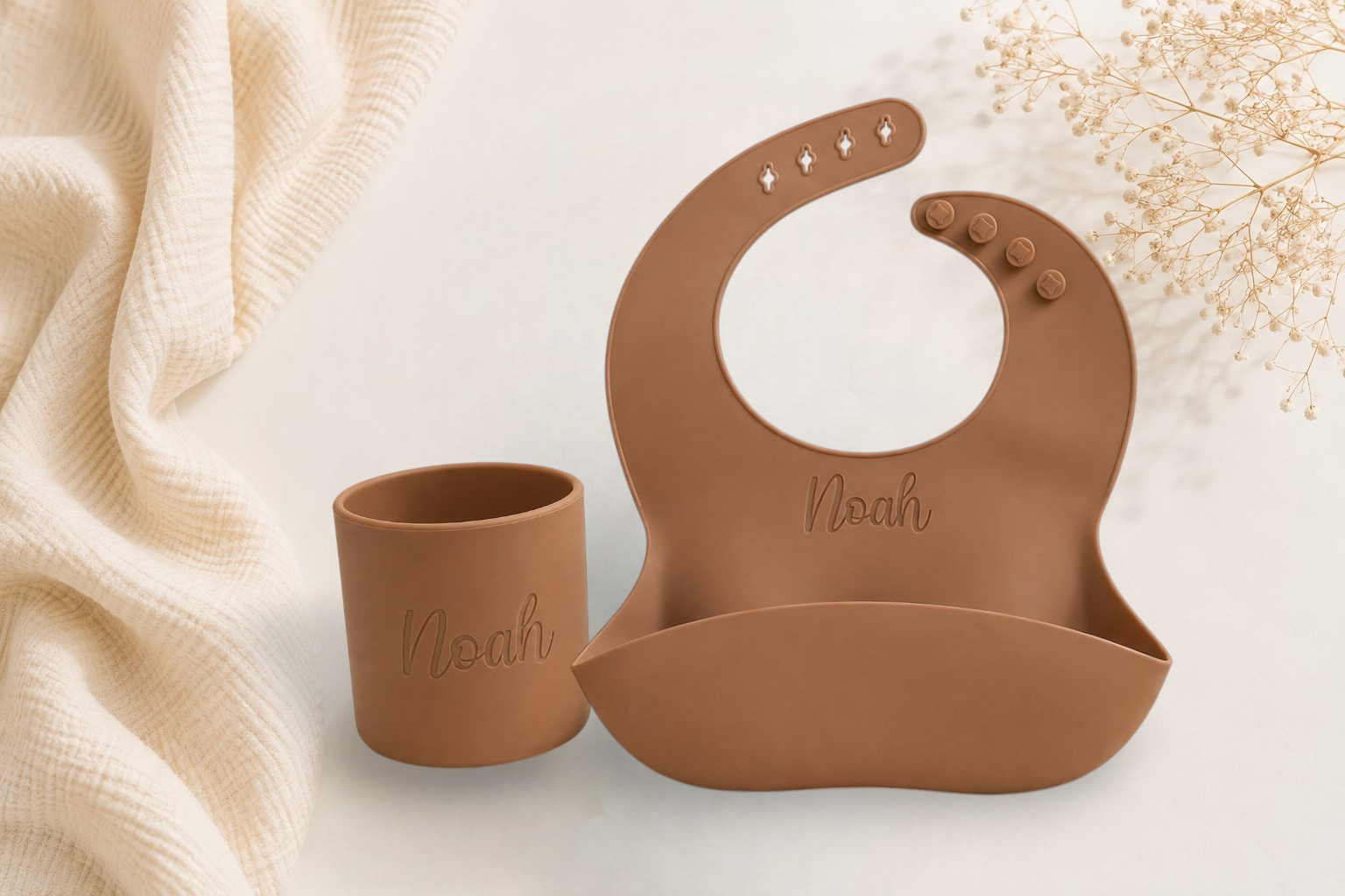 slabber en beker productfoto khaki-Photoroom