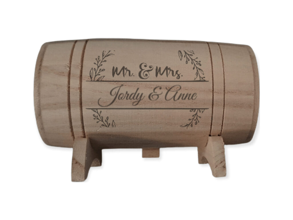 Houten wijnvat spaarpot – Mr & Mrs