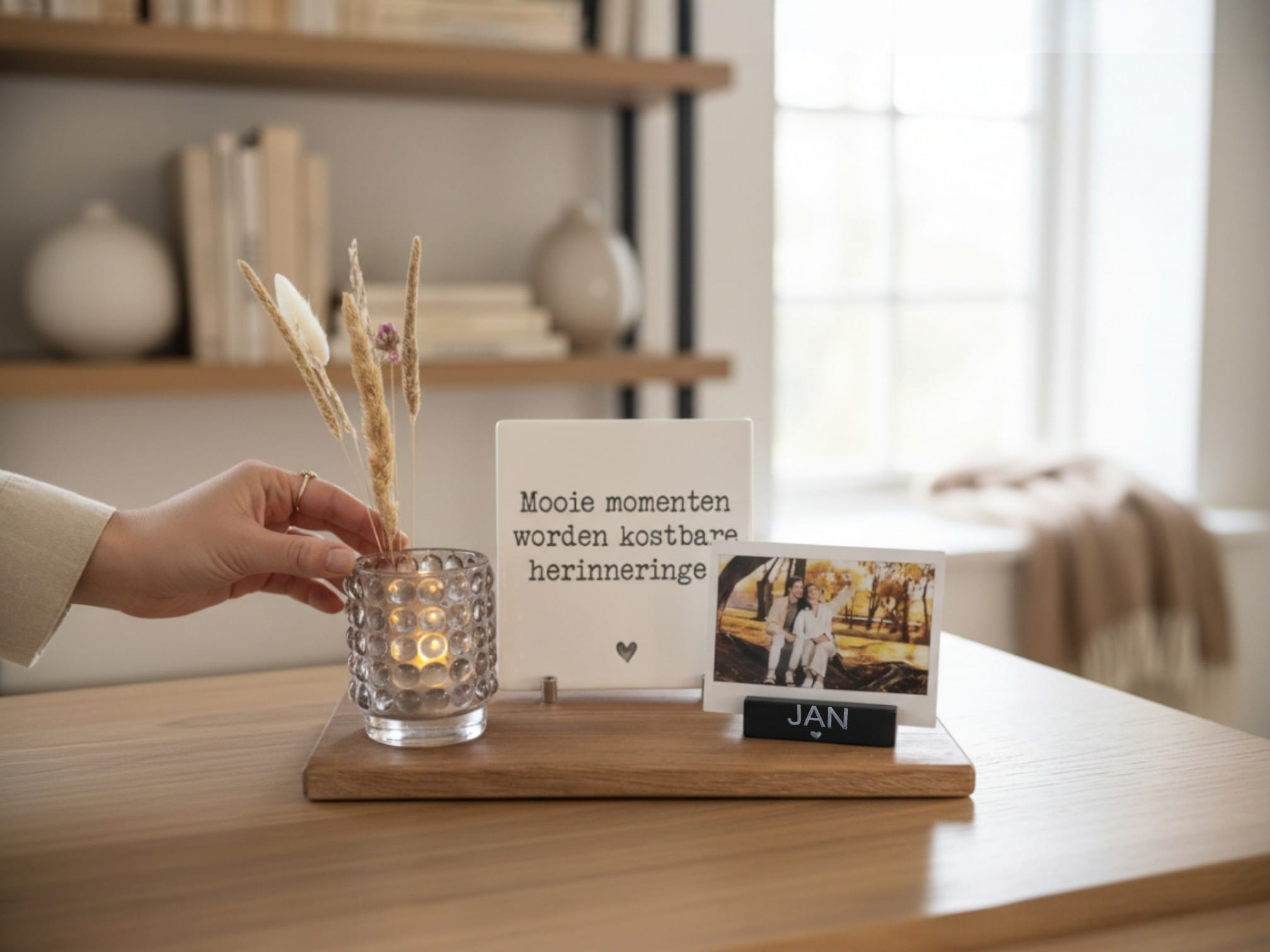 sfeerfoto eiken plankje met jan -Photoroom