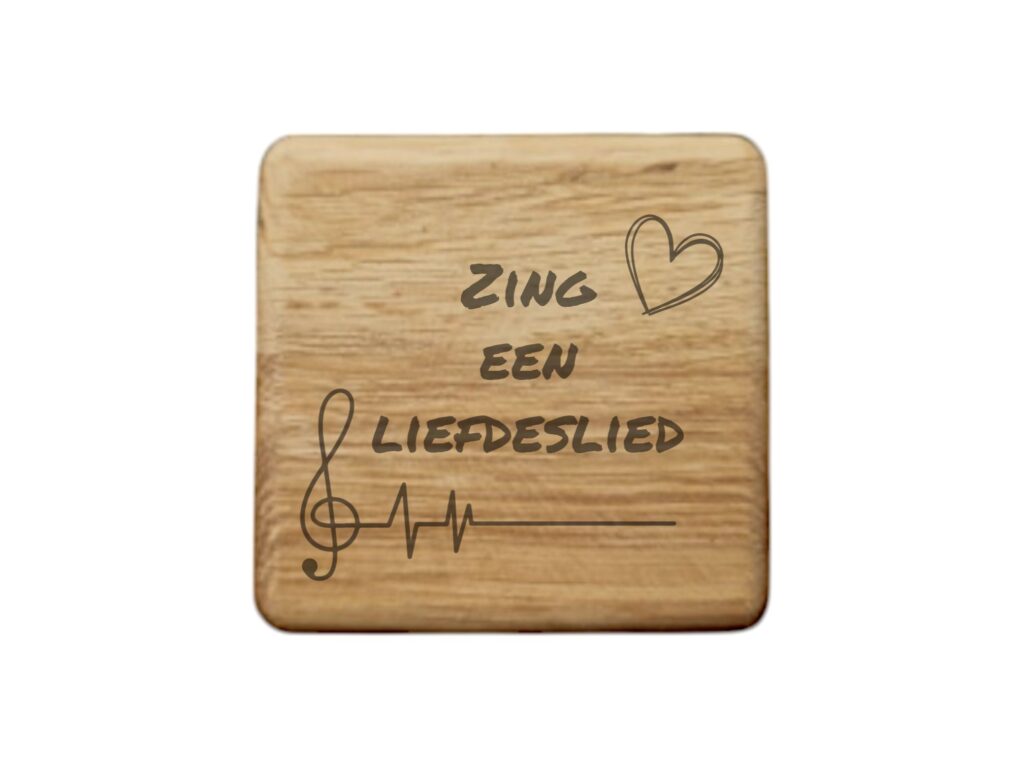 Dobbelsteen eiken - Liefde op witte achtergrond